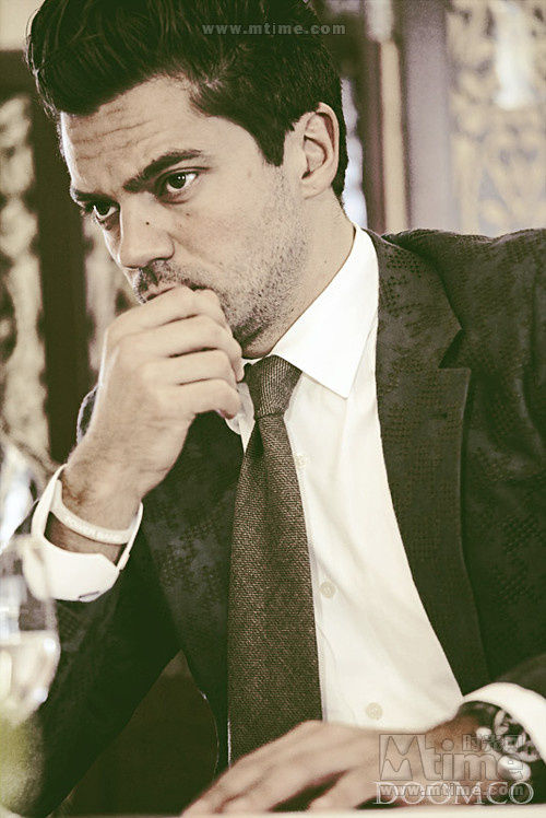 欧文退出《银行大劫案》导演新作 型男库珀顶