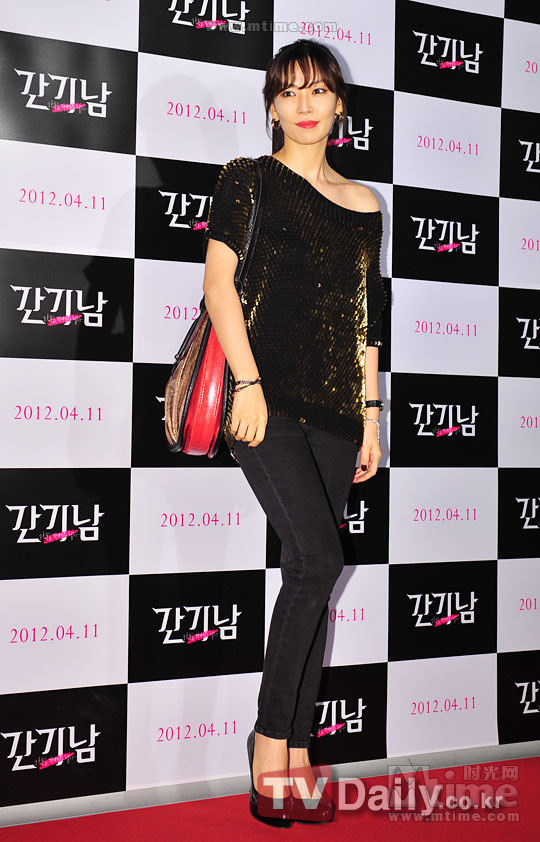 韩孝珠捧场《捉奸侦探》首映 金素妍半露香肩_音乐频道_凤凰网