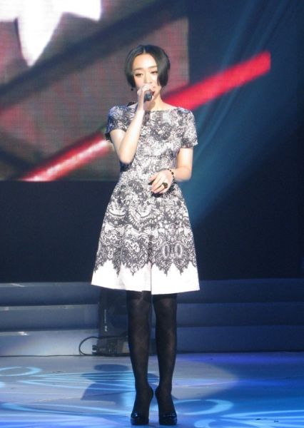 严艺丹做客《四川爱大歌会》 心乐才女温婉献