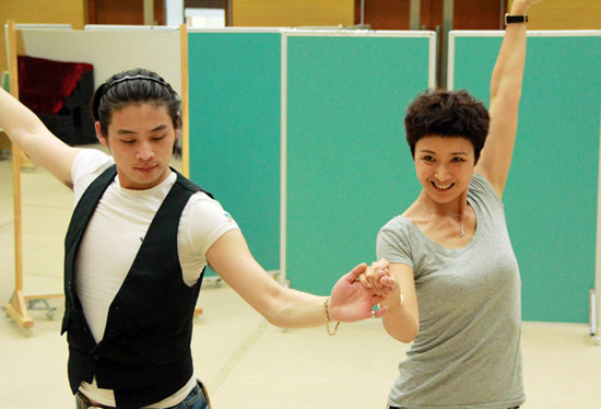 《舞林大会》半决赛打响 黄曼超时排练拼劲足