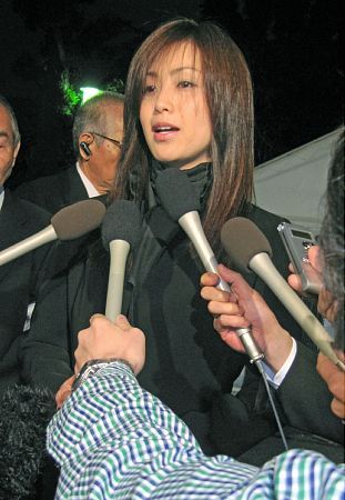 　　酒井法子接受媒体采访