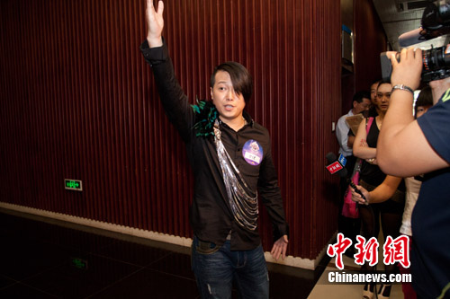 豆豆走开后,选手仍愤愤不平