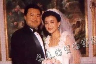 杨澜吴征17年前婚纱照