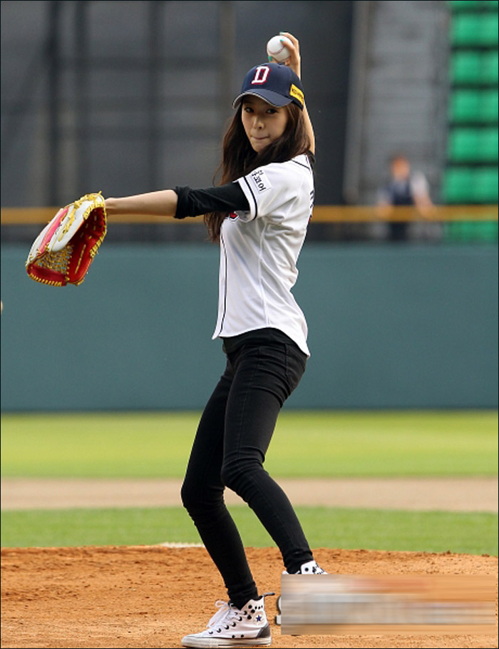 少女时代Jessica胞妹为韩国职棒开球 为姐雪耻