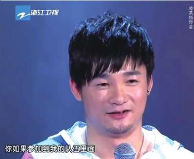 有网友爆料称,《中国好声音》中自称是美甲店老板的黄勇曾是齐秦公司
