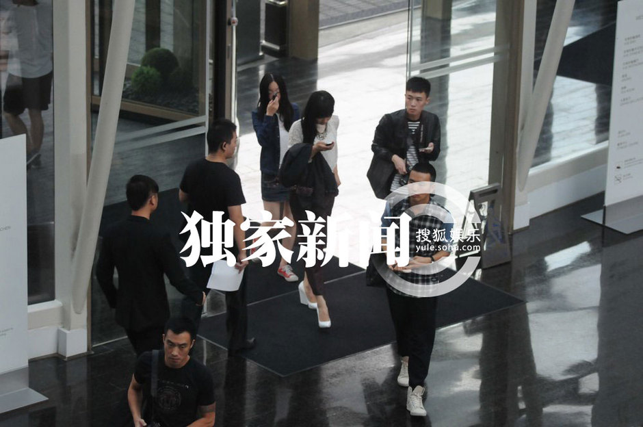 <em>白百合</em>浓妆艳抹穿<em>睡衣</em>出门 惨被错认成王珞丹
