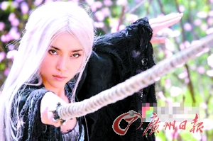 《<em>新版白发魔女</em>传》热播 剧情紧凑被誉诚意之