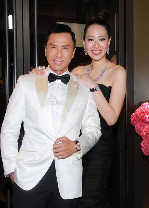 甄子丹和汪诗诗盛装出席活动 须臾不离大秀恩