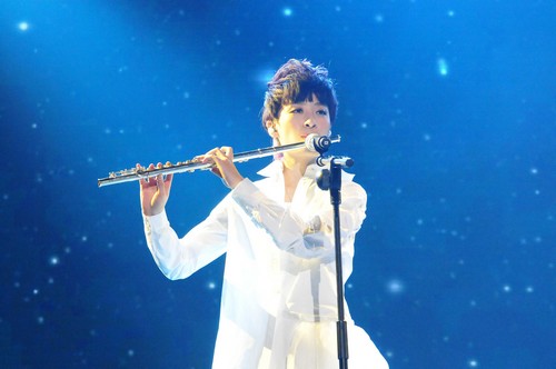 曾轶可出道三年首开个唱 毛阿敏刘亦菲到场助阵