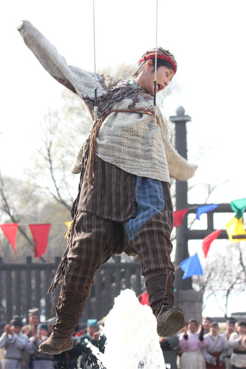 《欢天喜地俏冤家》热拍 颖儿上演受难记