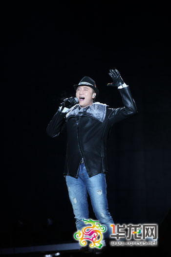 "好声音"唱响重庆 罗大佑唱歌取暖关喆冷到哭