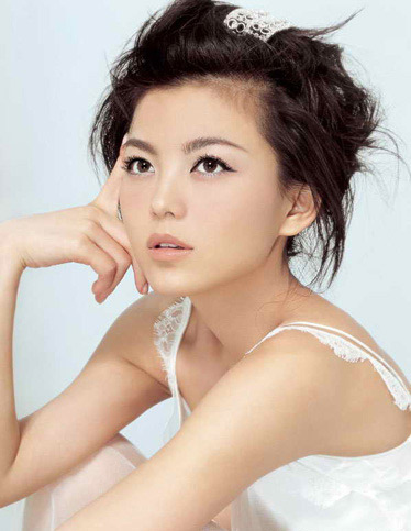 如今的李湘想装嫩都没了本钱