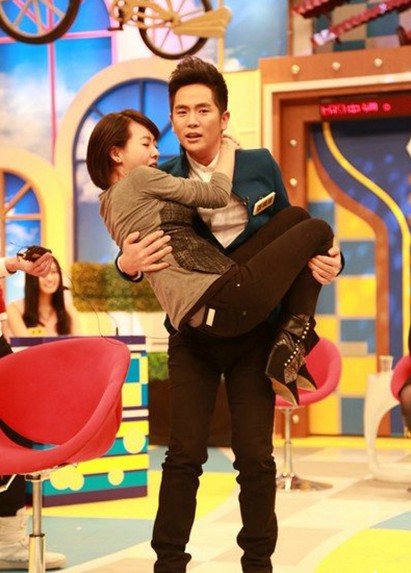 张晓龙做客《康熙》 林志玲短信关怀_音乐频道