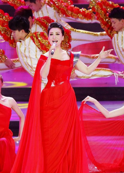 12年春晚流芳 谭晶原创歌曲引领中国正能量