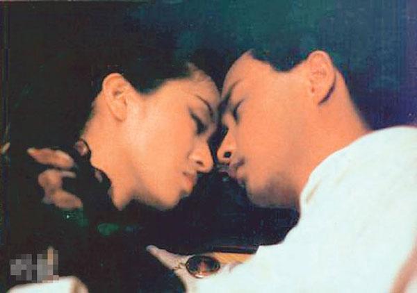 香港金像奖黄耀明唱经典 向张国荣梅艳芳致敬