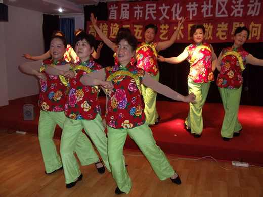 宝山区高境镇举办敬老爱老慰问演出