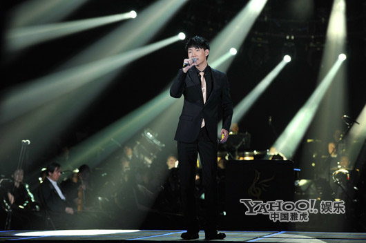 王晰青歌赛轻松进决赛 评委推崇为其出发烧碟