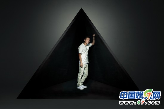 陈冠希深圳首登热波舞台 High翻全场_音乐频道