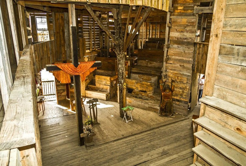 没钱买房就"上树" 看各国牛人如何建树屋(图)