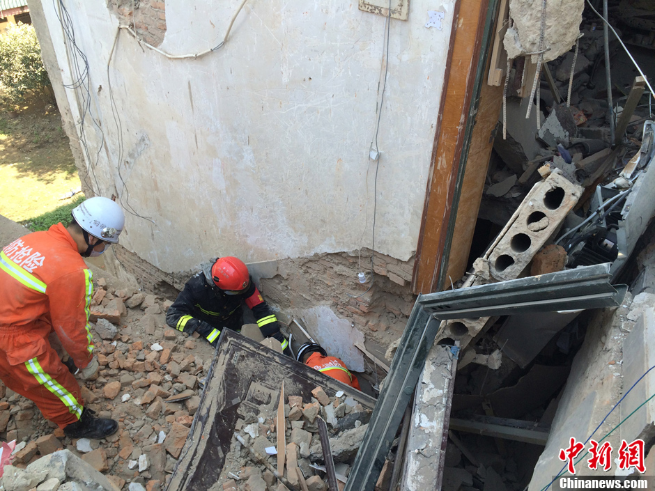 浙江奉化倒塌居民楼已救出5名被困人员