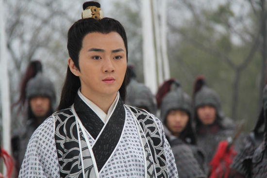 余少群出演李世民(点击图片进入下一页)古装大戏《隋唐英雄》作为"闭