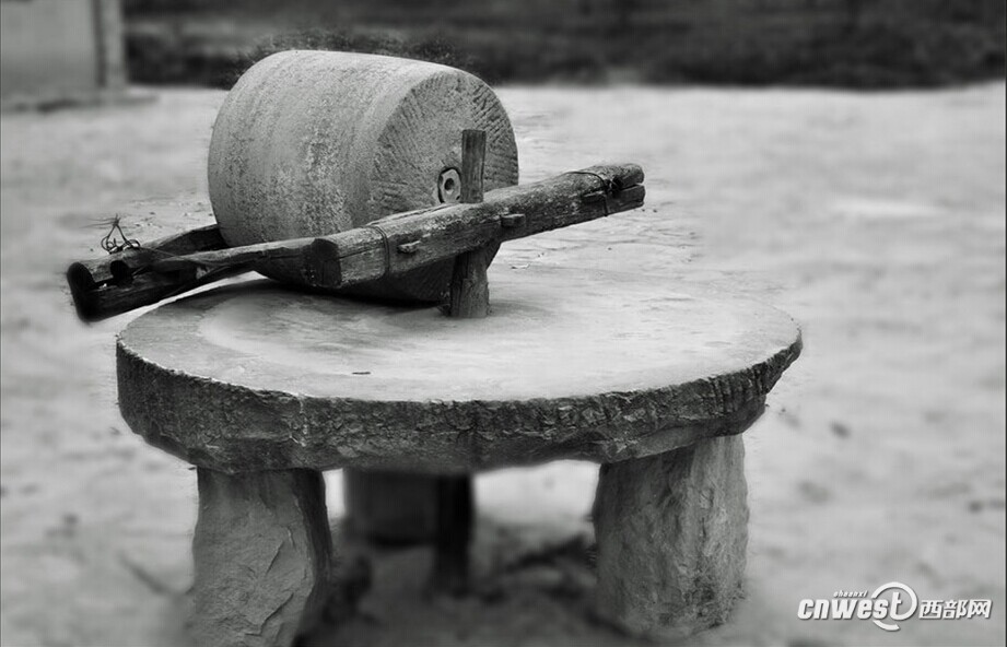 碾子石磨老水井 寻找正在消失的"老古董"