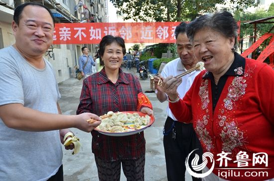 任城区邻居节:百家饺子宴促友好睦邻