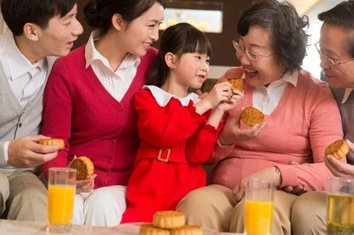 今年,你陪父母过年吗热话题:亲情计算器算你还能陪父母多久这道题你算