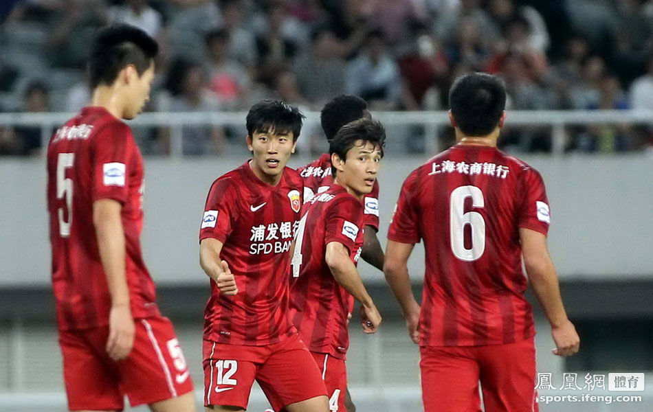 小将破门多利错失点球 上港主场1-0胜毅腾