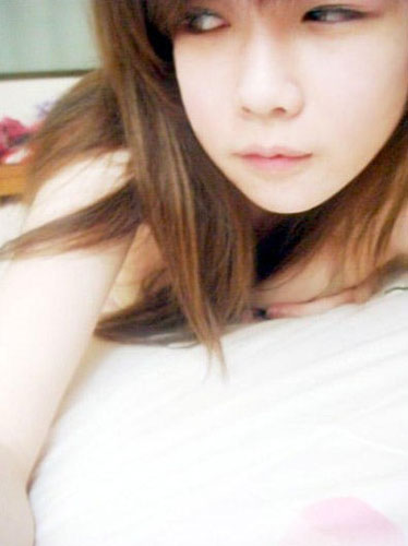 台湾自拍红人32f美女疑似患巨乳症