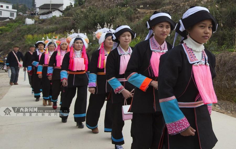 探访广西凌云蓝靛瑶寨传统婚礼