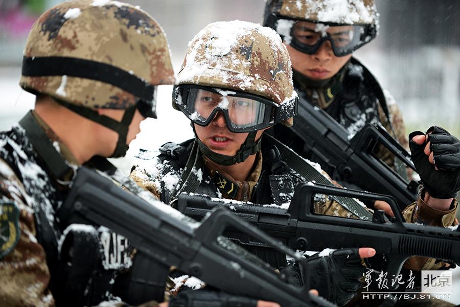 北京军区某警卫营风雪中砥砺战斗血性