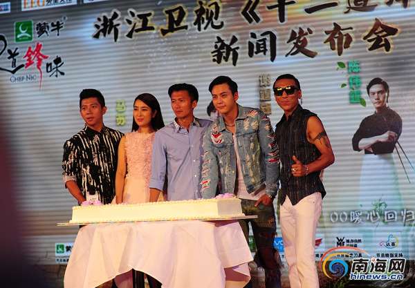 7月30日中午,谢霆锋与胡海泉,陈羽凡,陈伟霆,马苏四位"锋味家族"成员