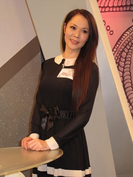 因主演《女王蜂》等女性复仇电影爆红的昔日艳星陆一婵,相隔20年再度