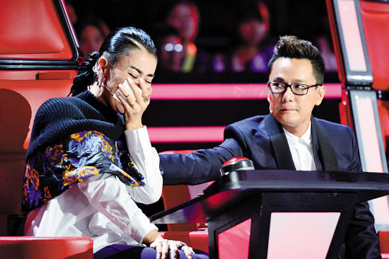 《爱你在心口难开》郑俊树(右)惨变刘明湘的陪衬魏雪漫赢得了大多数人