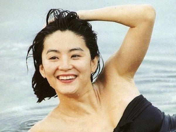 22年前林青霞惊艳泳装照曝光引领泳装潮流