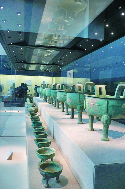 1993年新郑出土的春秋时期的九鼎八簋(gui)九鬲(li)