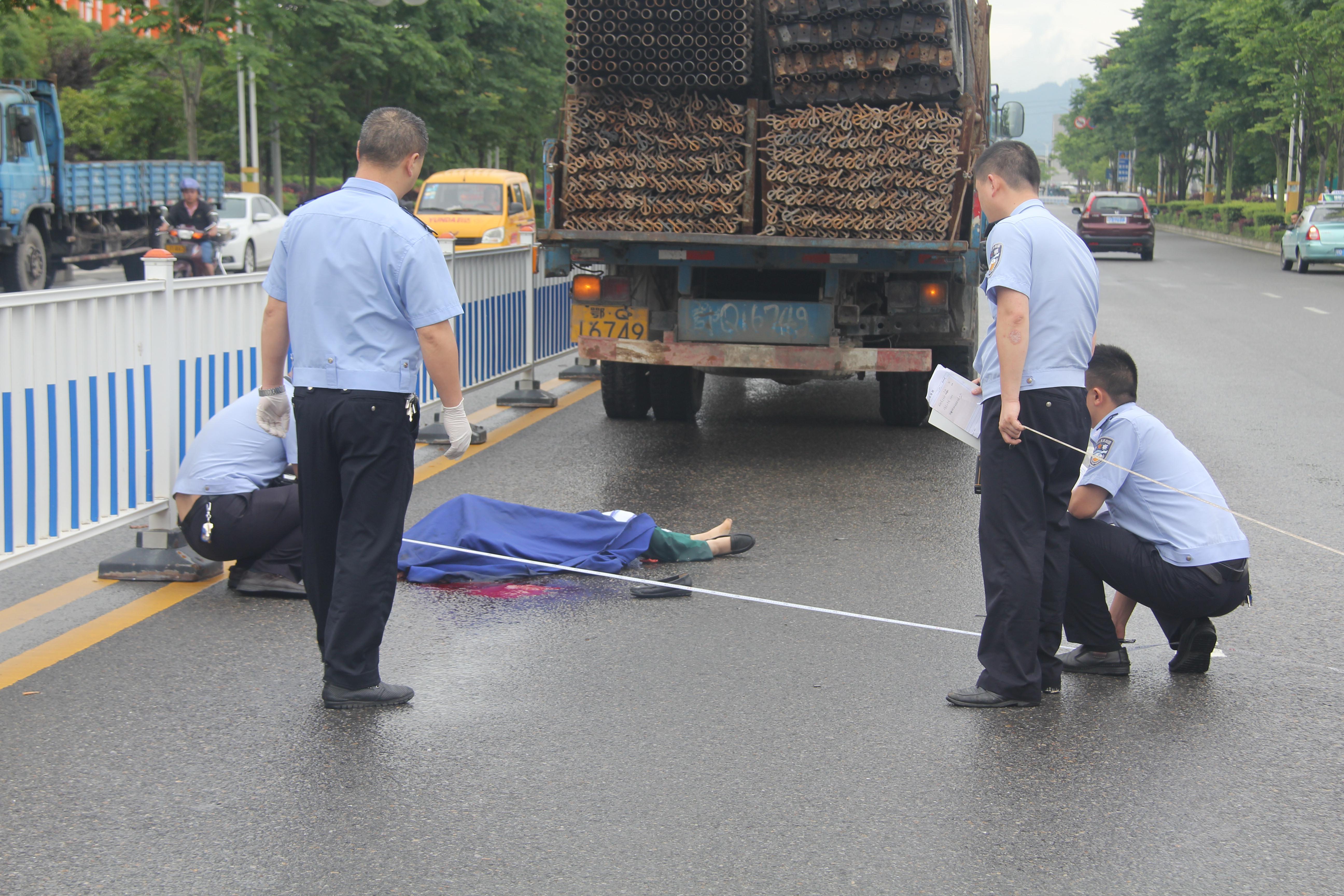 恩施市金桂大道发生车祸  1人当场死亡