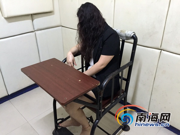 海口龙华警方深夜"扫黄" 90后失足女称"来钱快"