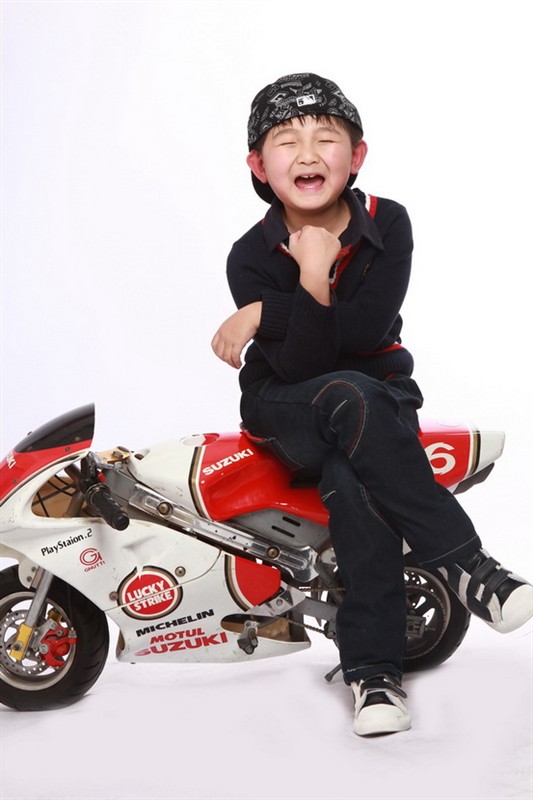 忧郁小王子罗炼羽写真