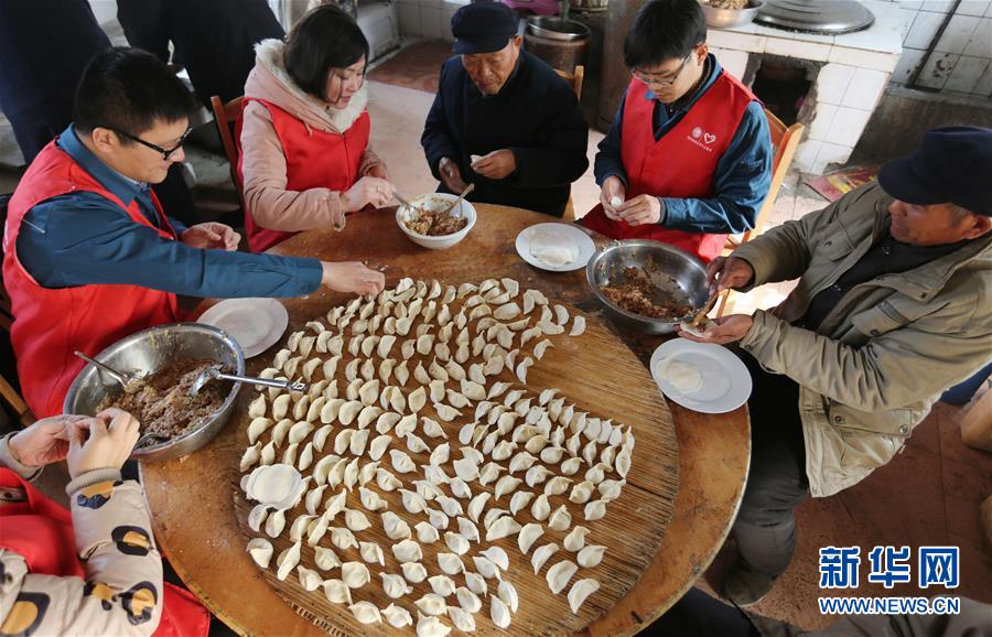 包饺子迎冬至