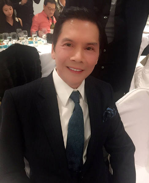 向太晒拥吻照为向华强庆生 深情表白秀恩爱