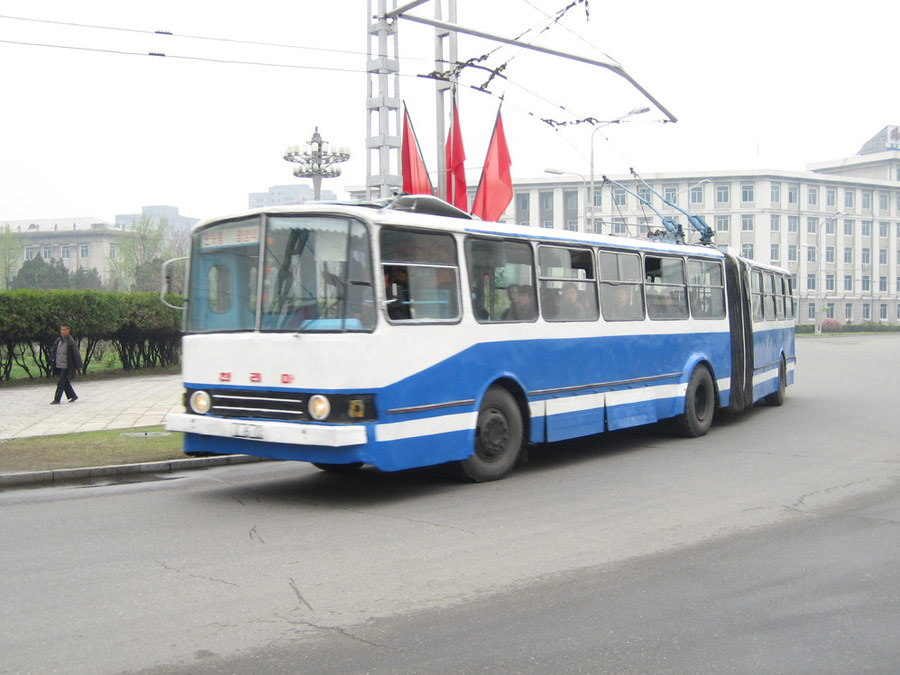 公交车上人很少.