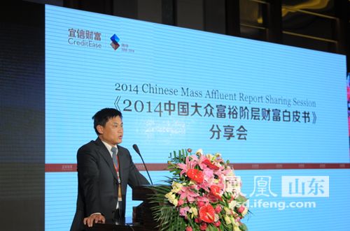 青岛市金融办规划发展处处长李建荣发表主旨演讲