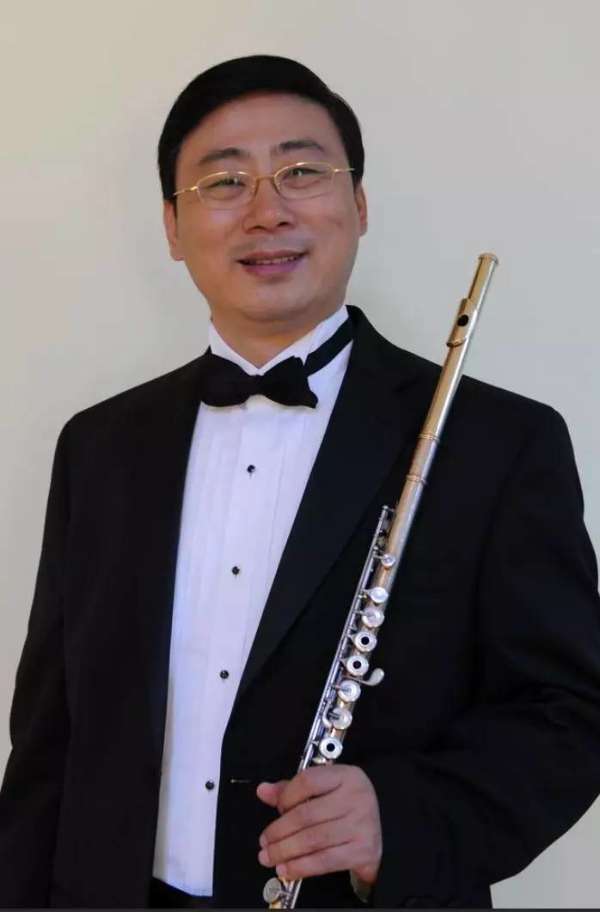 陈兆荣▲美籍华裔长笛演奏家中国音乐学院管弦系外籍教授,硕士研究生