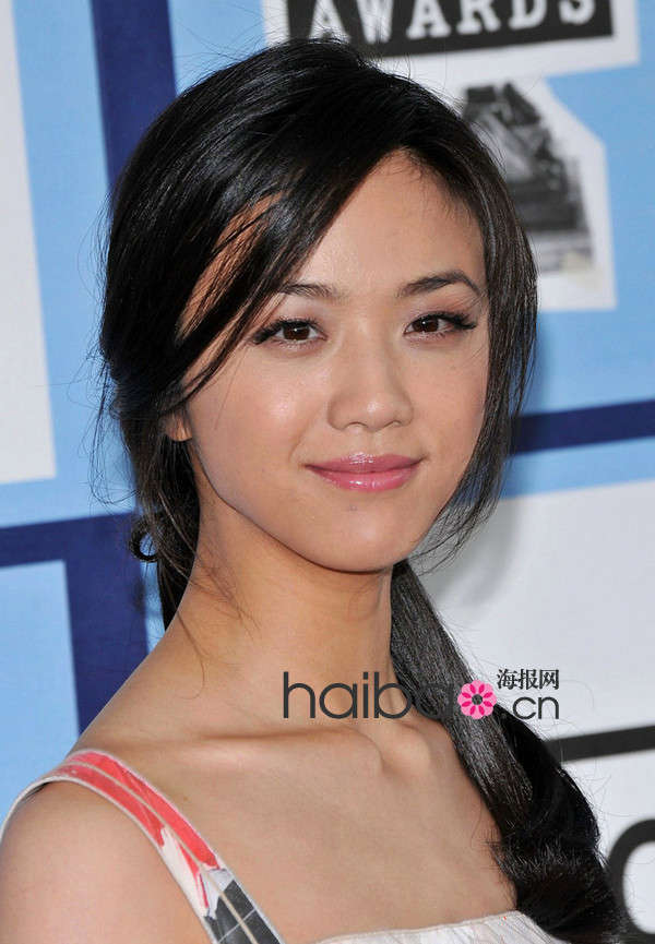 汤唯低梳马尾发型