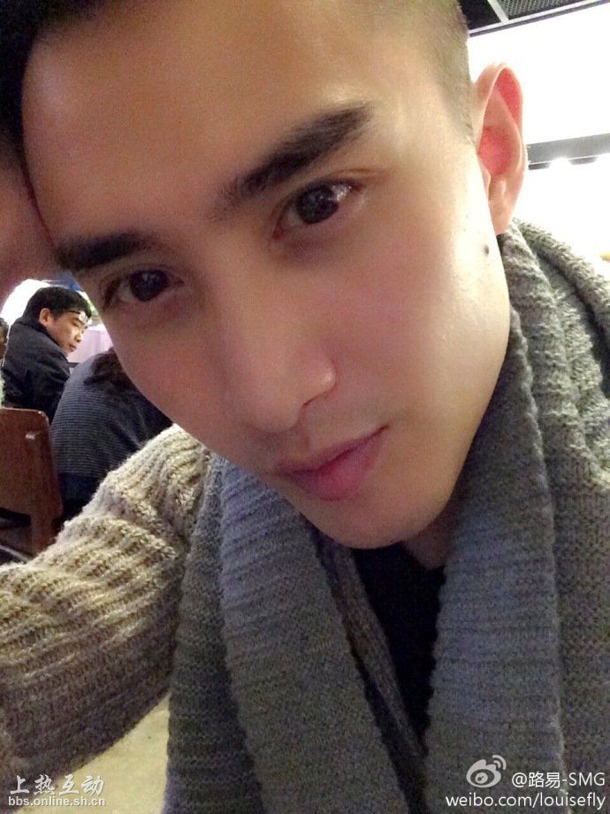 星尚男主持自拍卖萌上瘾 曝暧昧私房照