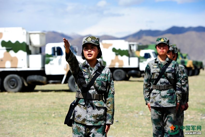 解放军驻藏部队成立首个女兵侦控站 7女兵上战场