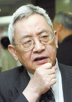 新闻 6月20日,余英时教授获得唐奖第一届汉学奖,并就其治学经历发表