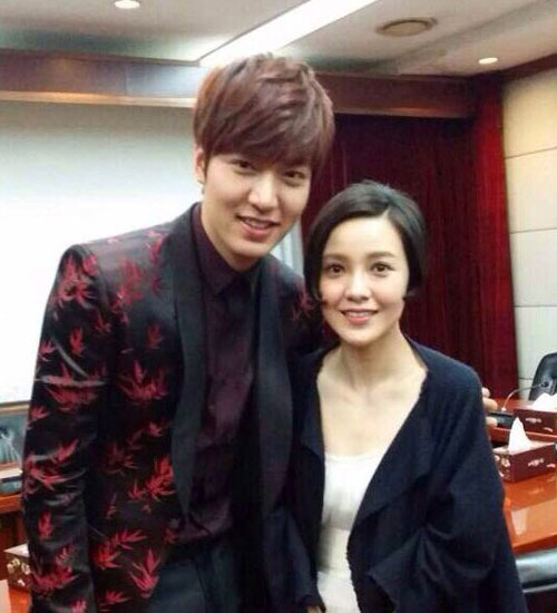 李敏镐牵手郭采洁跨年将联手演绎中文歌